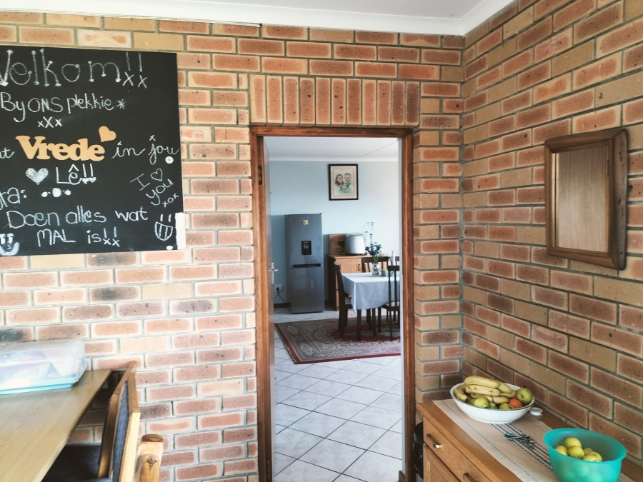 6 Bedroom Property for Sale in Grootbrakhoogte Western Cape